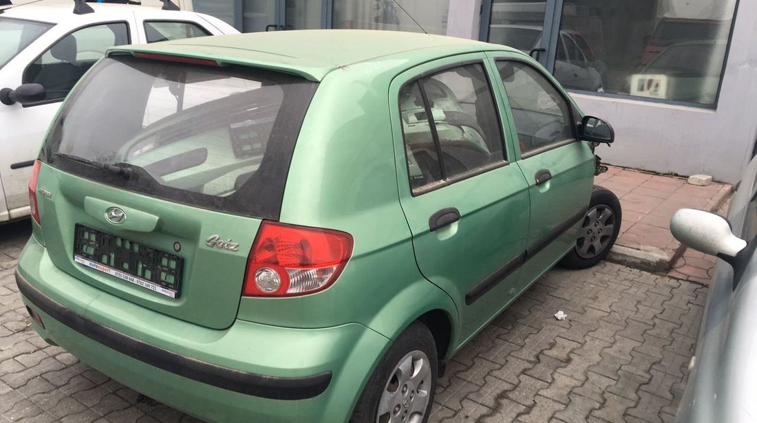 Dezmembrez hyundai getz motor 1.1 benzina an 2004