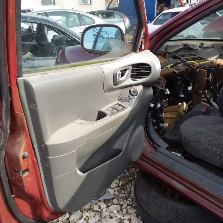 Dezmembrez Hyundai SANTA FE 1 (SM) 2000 - 2006 None None( CP: None, KW: None, CCM: None ) None