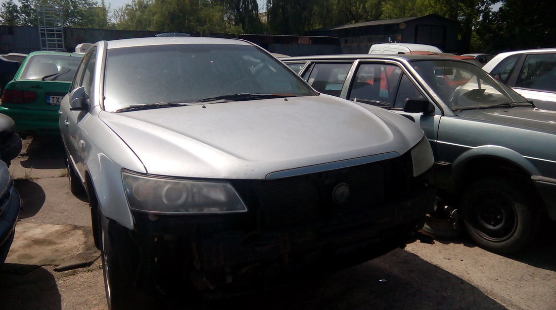 Dezmembrez Hyundai Sonata 2.3 benzina,an 2004