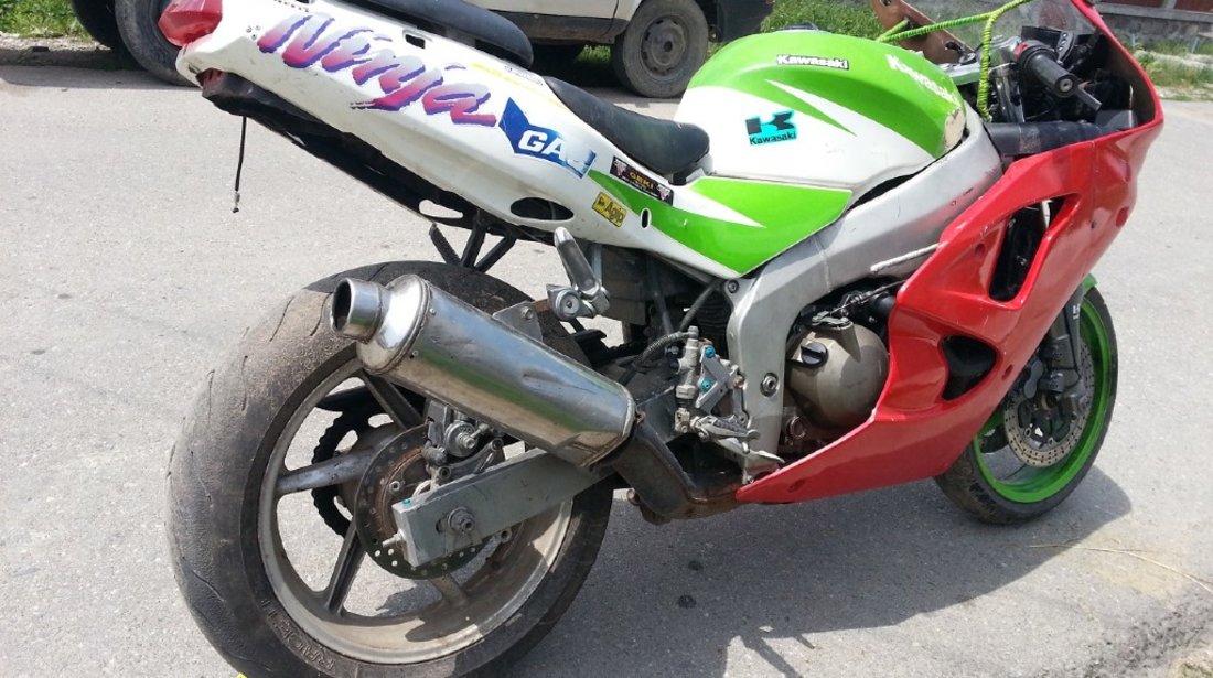 Dezmembrez Kawasaki ZX6R 1997 2001