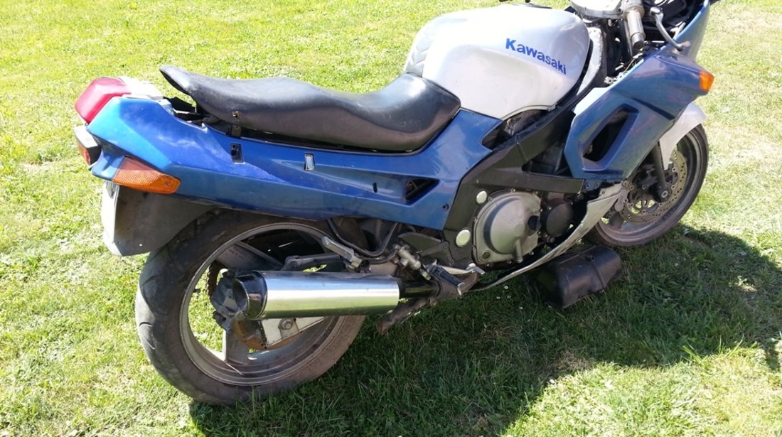 Dezmembrez Kawasaki ZZR 600 -1992