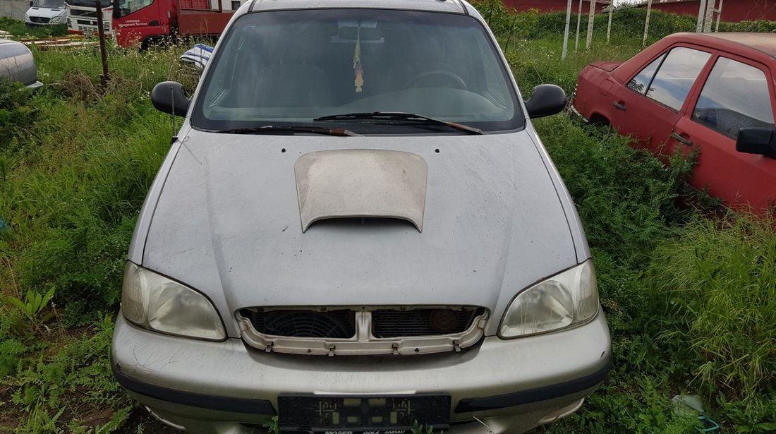 Dezmembrez Kia Carnival 7 locuri an 2002 motorizare 2.7 diesel