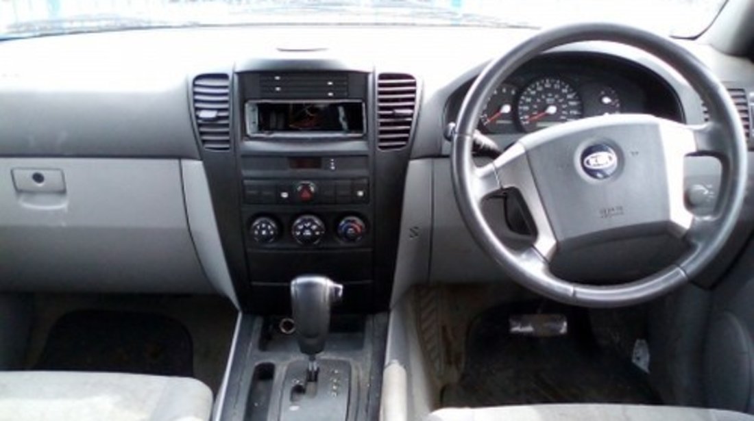 Dezmembrez Kia Sorento ,an 2004 , motorizare 2.5 ,  Diesel , kw 120