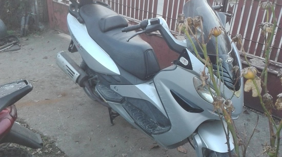 Dezmembrez Malaguti Madison 125 R 4T 2005