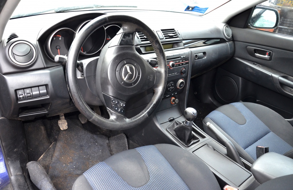 Dezmembrez Mazda 3 2005 1.6 DTI 110CP 80KW Volan stanga Europa