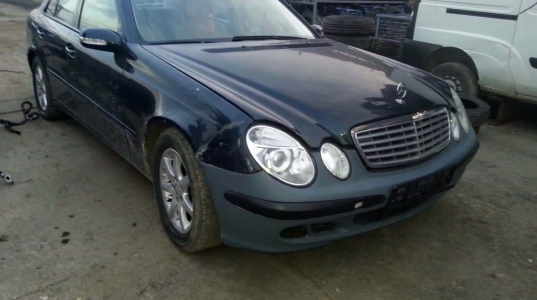 Dezmembrez Mercedes Benz 211 E220CDI , an fabr. 2003