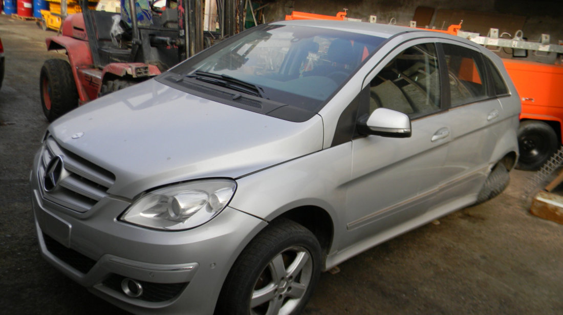 Dezmembrez Mercedes-Benz B-CLASS (W245) 2005 - 2011 B 180 CDI (245.207) OM 640.940 ( CP: 109, KW: 80, CCM: 1991 ) Motorina