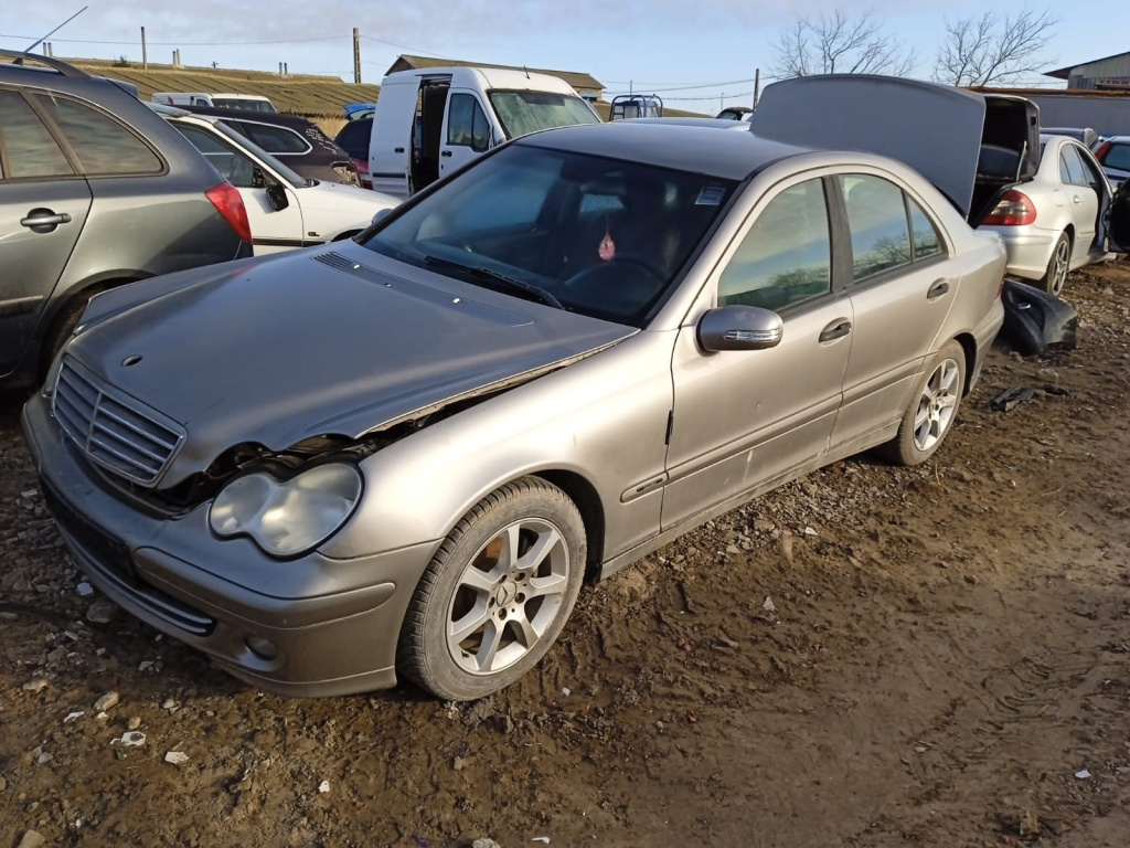 Dezmembrez Mercedes-Benz C-CLASS (W203) 2000 - 2007 C 200 CDI (203.007) OM 646.962 ( CP: 122, KW: 90, CCM: 2148 ) Motorina