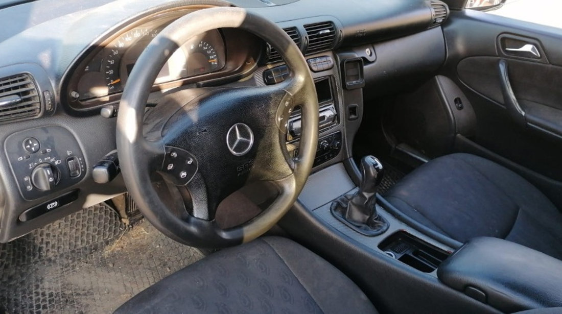 Dezmembrez Mercedes-Benz C-CLASS (W203) 2000 - 2007 C220 CDI (203.206) Motorina