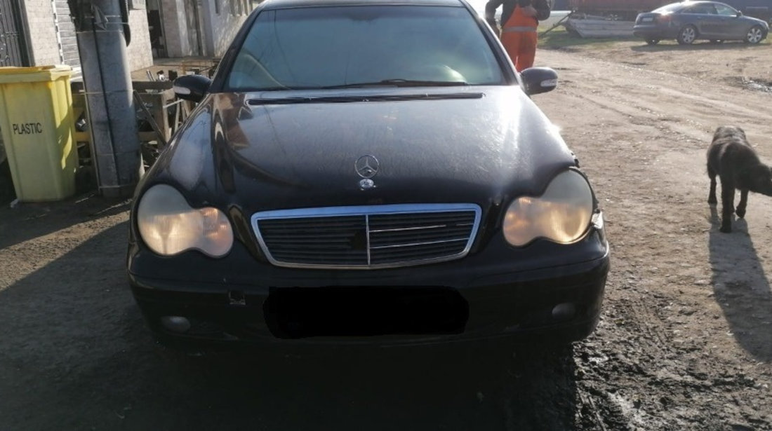 Dezmembrez Mercedes-Benz C-CLASS (W203) 2000 - 2007 C220 CDI (203.206) Motorina