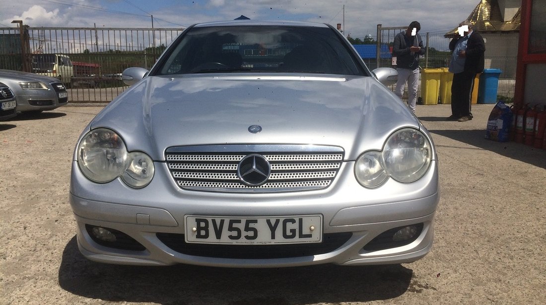 Dezmembrez Mercedes-Benz C200 coupe 2.2 cdi
