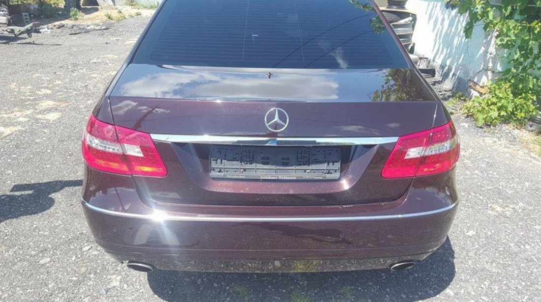 Dezmembrez Mercedes-Benz E-classe e350 3.0 cdi 231 de cai 4Matic w212