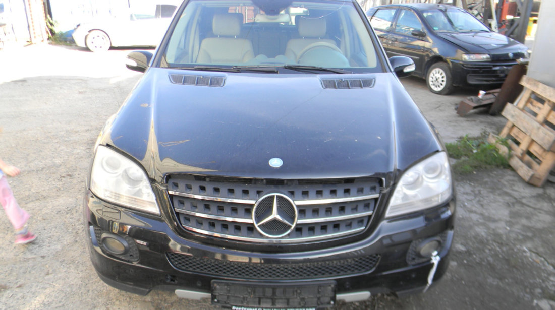 Dezmembrez Mercedes-Benz ML / M-CLASS (W164) 2005 - Prezent ML 300 CDI 4-matic (164.120) OM 642.940 ( CP: 190, KW: 140, CCM: 2987 ) Motorina