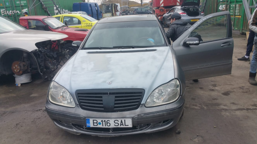 Dezmembrez Mercedes-Benz S-CLASS (W220) 1998 - 2005 S 400 CDI (220.028, 220.128) None( CP: None, KW: None, CCM: None ) Motorina