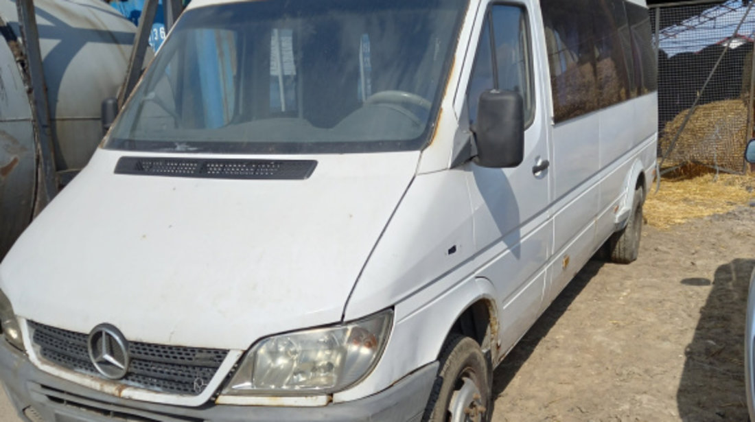 Dezmembrez Mercedes-Benz SPRINTER (W903) 1995 - 2006 413 CDI OM 611.981 ( CP: 129, KW: 95, CCM: 2148 ) Motorina