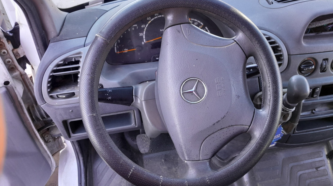 Dezmembrez Mercedes-Benz SPRINTER (W903) 1995 - 2006 313 CDI OM 611.981 ( CP: 129, KW: 95, CCM: 2148 ) Motorina