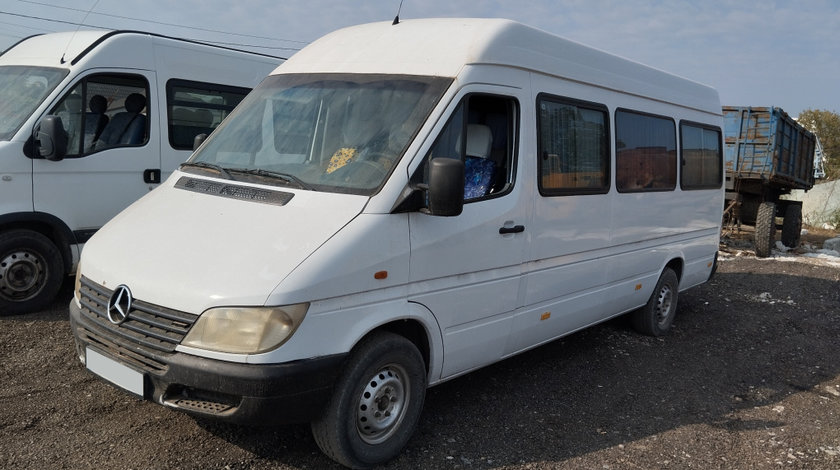 Dezmembrez Mercedes-Benz SPRINTER (W903) 1995 - 2006 313 CDI OM 611.981 ( CP: 129, KW: 95, CCM: 2148 ) Motorina