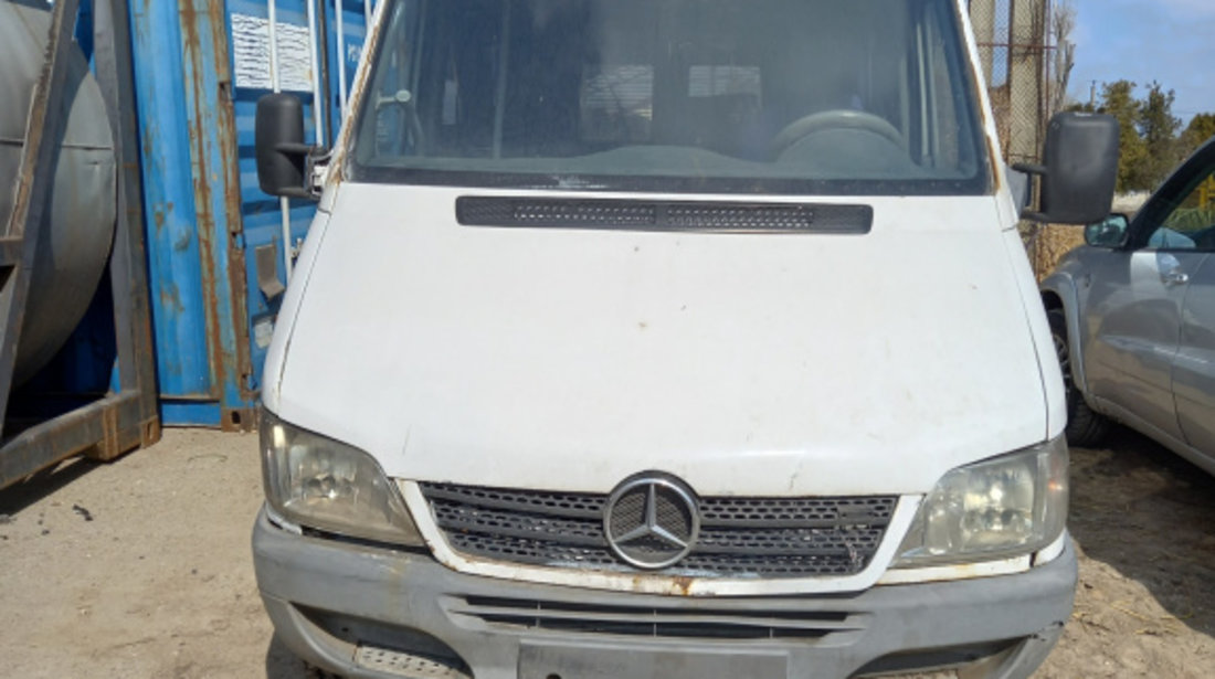 Dezmembrez Mercedes-Benz SPRINTER (W903) 1995 - 2006 413 CDI OM 611.981 ( CP: 129, KW: 95, CCM: 2148 ) Motorina