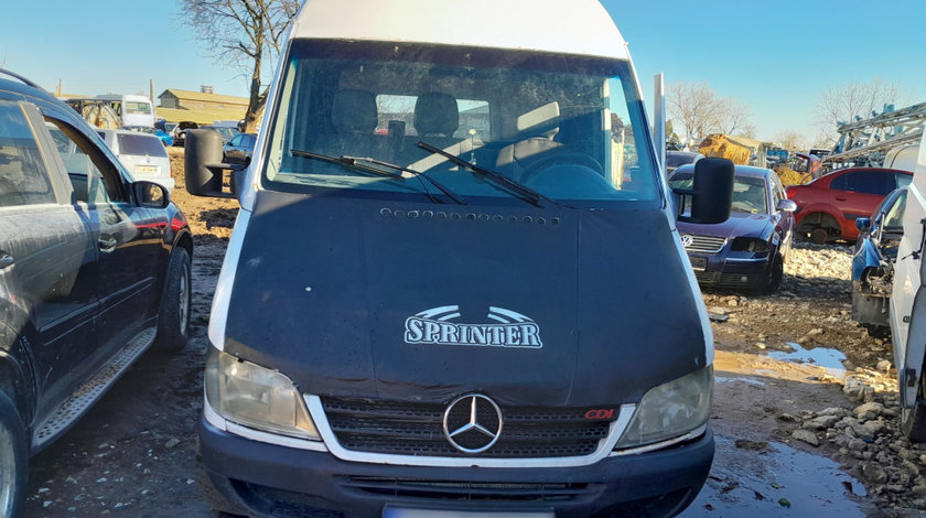 Dezmembrez Mercedes-Benz SPRINTER (W903) 1995 - 2006 313 CDI OM 611.981 ( CP: 129, KW: 95, CCM: 2148 ) Motorina