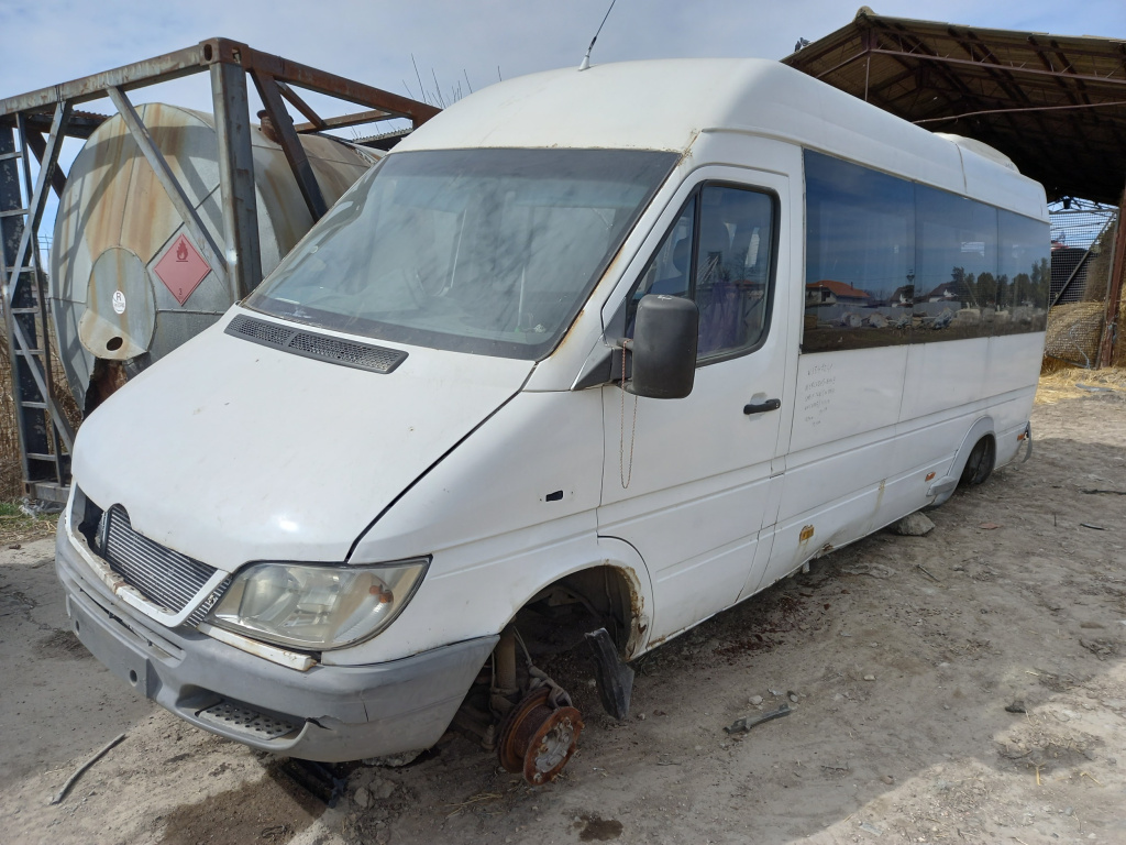 Dezmembrez Mercedes-Benz SPRINTER (W903) 1998 - 2005 413 CDI OM 611.981 ( CP: 129, KW: 95, CCM: 2148 ) Motorina