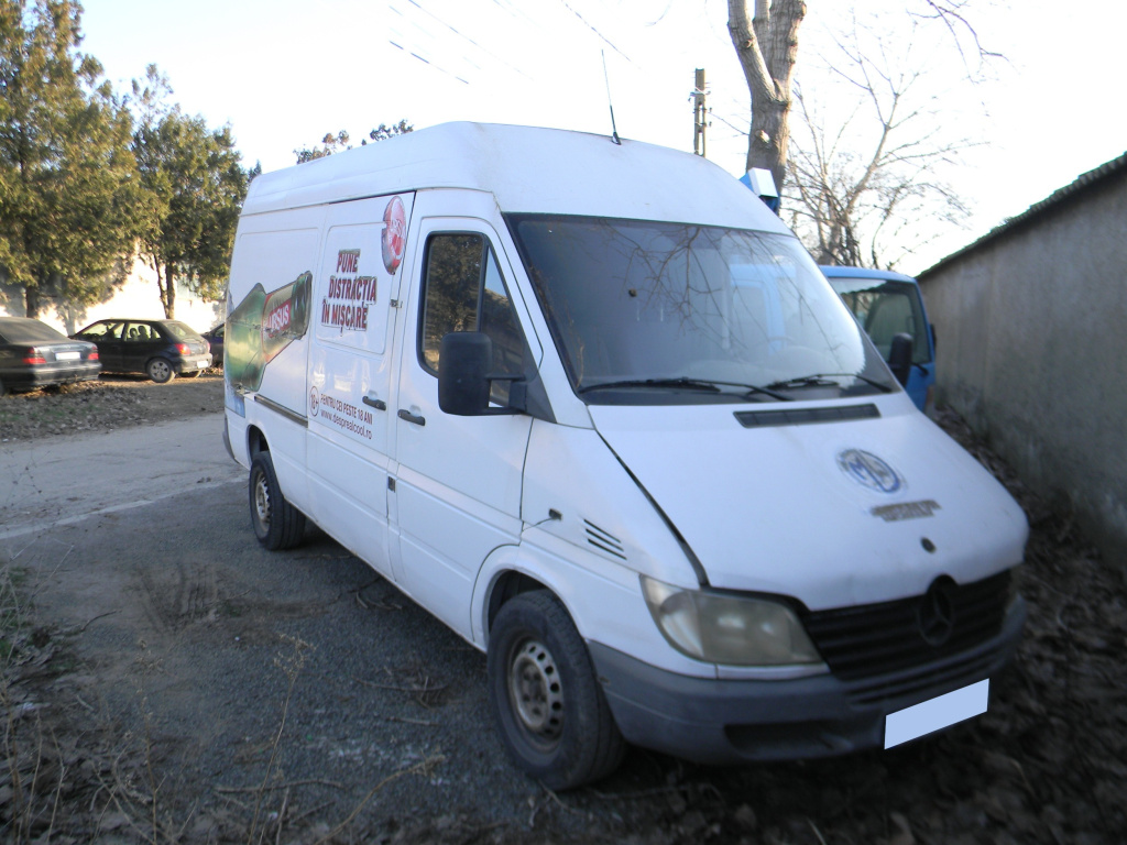 Dezmembrez Mercedes-Benz SPRINTER (W903) 1998 - 2005 208 CDI OM 611.987 ( CP: 82, KW: 60, CCM: 2148 ) Motorina