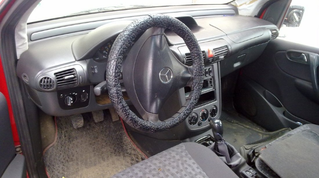 DEZMEMBREZ MERCEDES BENZ VANEO 1 7CDI AN 2003