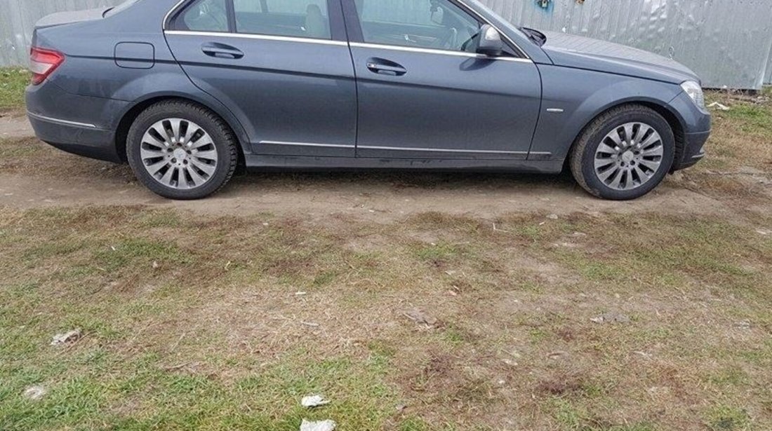 Dezmembrez mercedes benz w204 c220 cdi din 2008