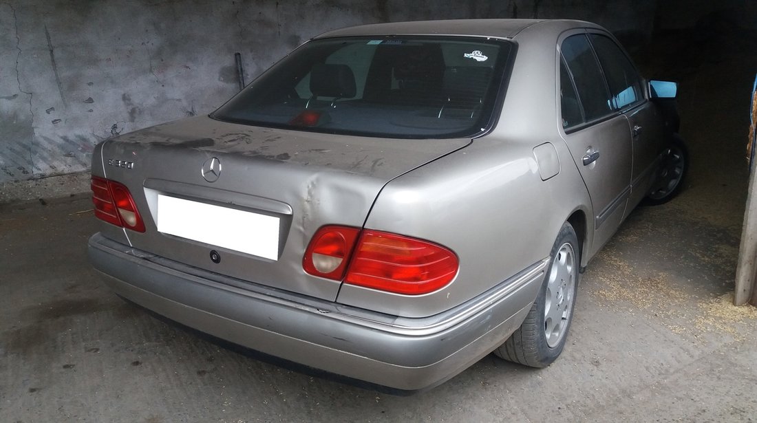 Dezmembrez MERCEDES BENZ W210 E320,  an fabr. 1996