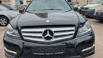 Dezmembrez Mercedes C-Class 2.2 CDI sedan cod moto...