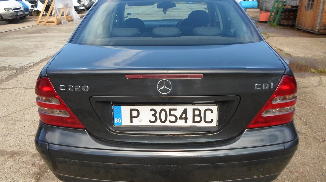 Dezmembrez Mercedes C class 220 CDI 2200 Diesel W203