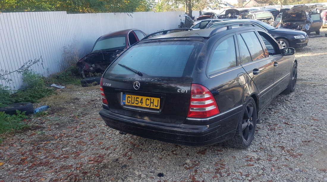 dezmembrez mercedes c-class 220 cdi , fab 2004