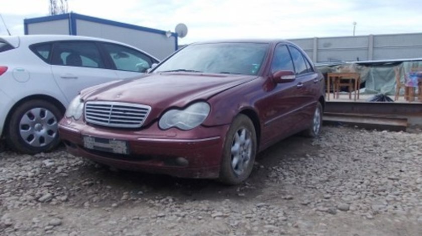Dezmembrez Mercedes C-class W203 ,an 2003