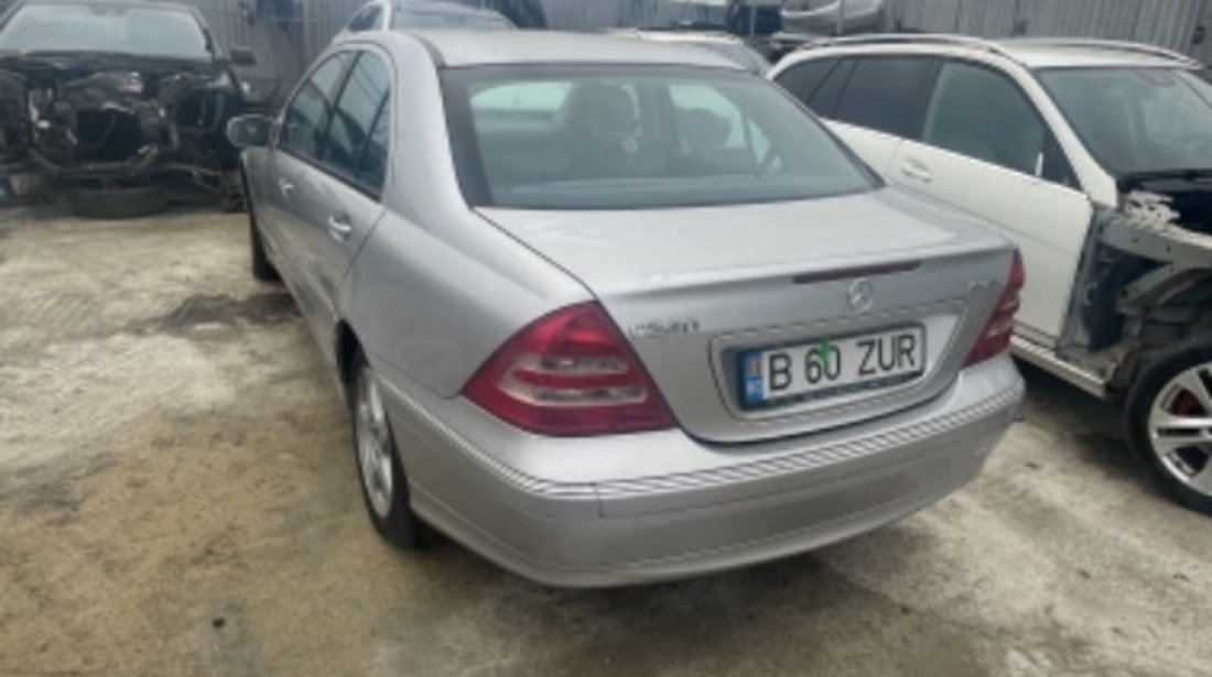 Dezmembrez Mercedes c class w203 , benzina