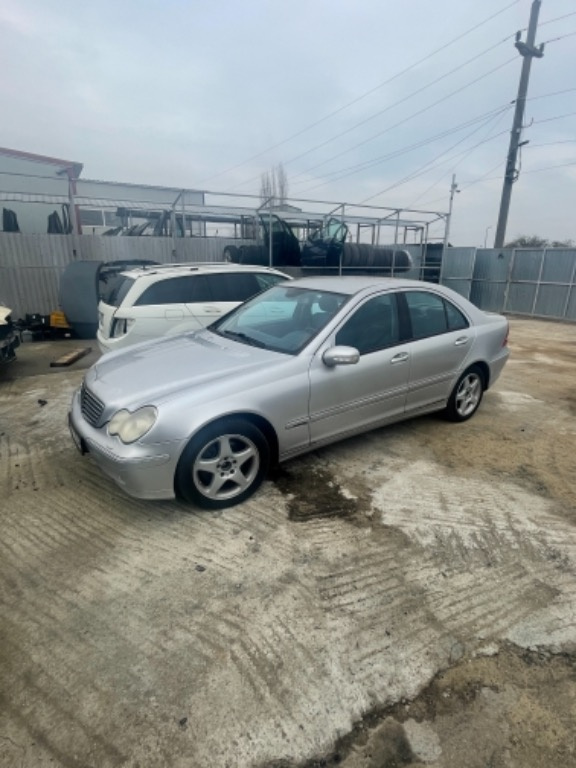 Dezmembrez Mercedes c class w203 , benzina