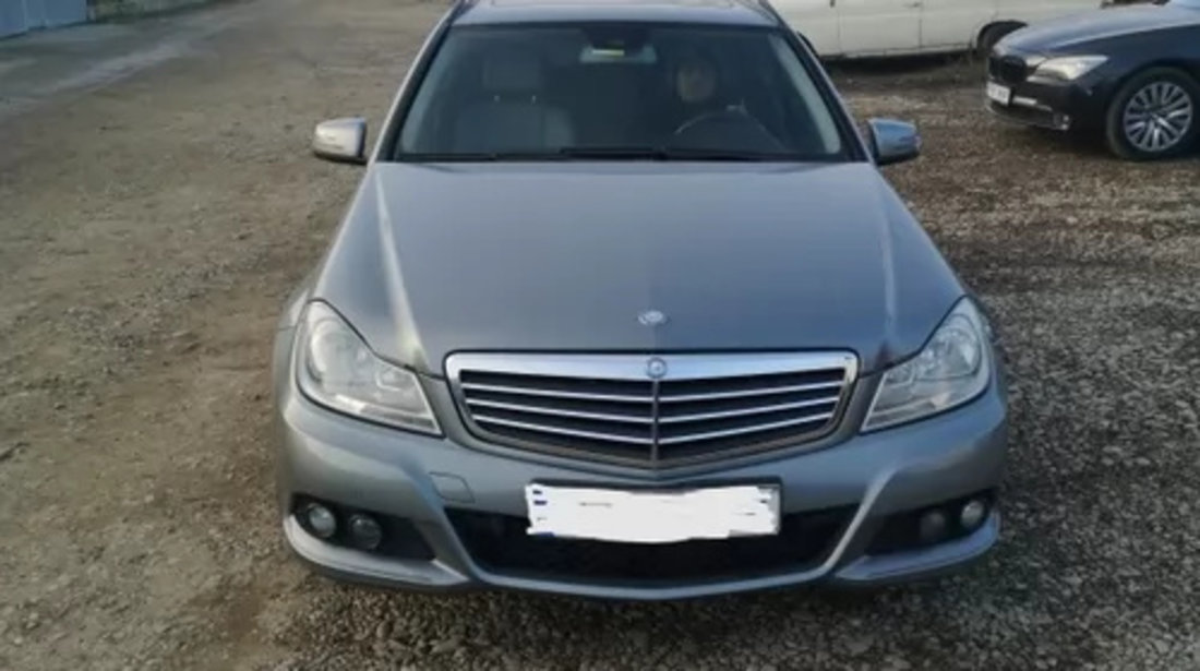 Dezmembrez Mercedes C-Class W204 2011 Berlina 2.2 cdi om 651