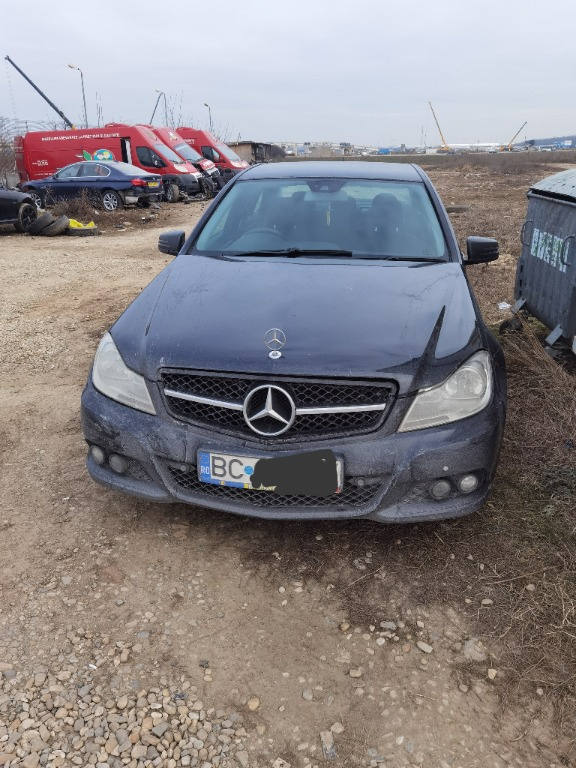 Dezmembrez Mercedes C class w204 facelift 2012