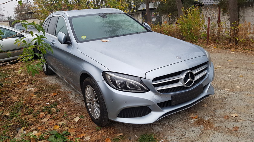 Dezmembrez Mercedes C-Class W205 C180 cod motor 626