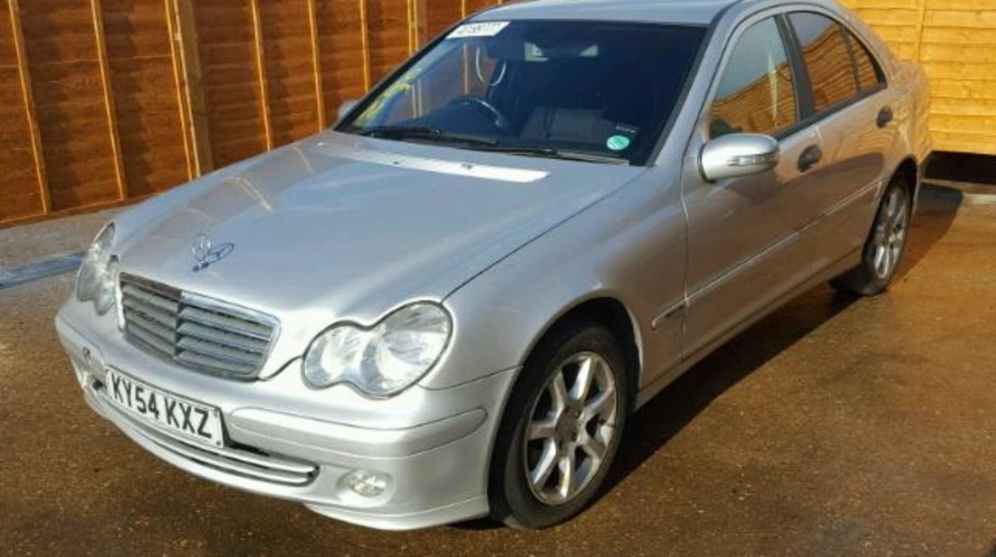 Dezmembrez Mercedes C (W203) 2.2cdi