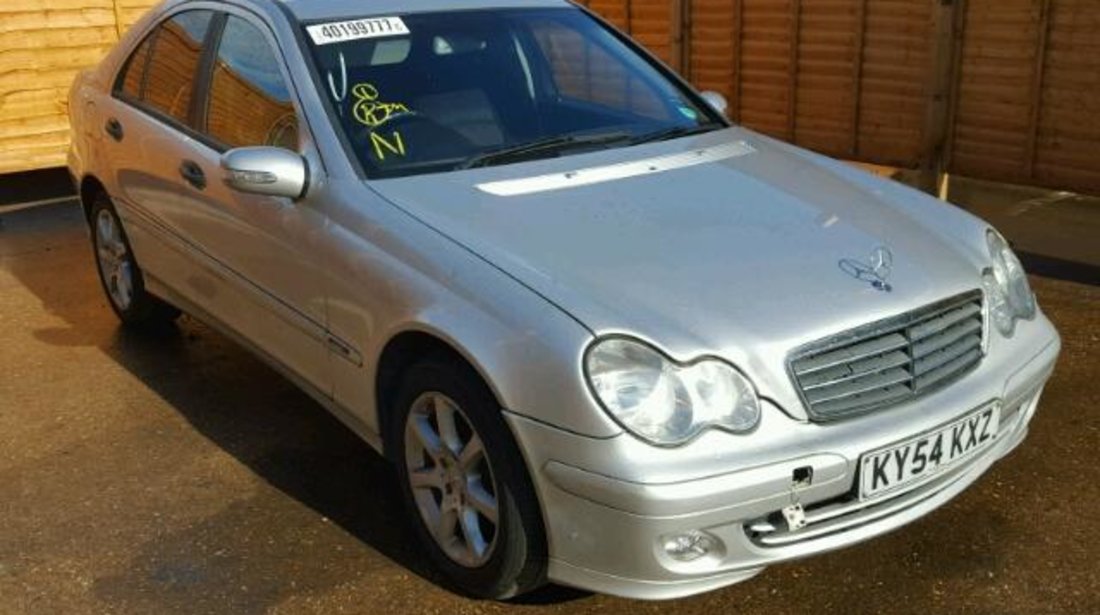 Dezmembrez Mercedes C (W203) 2.2cdi