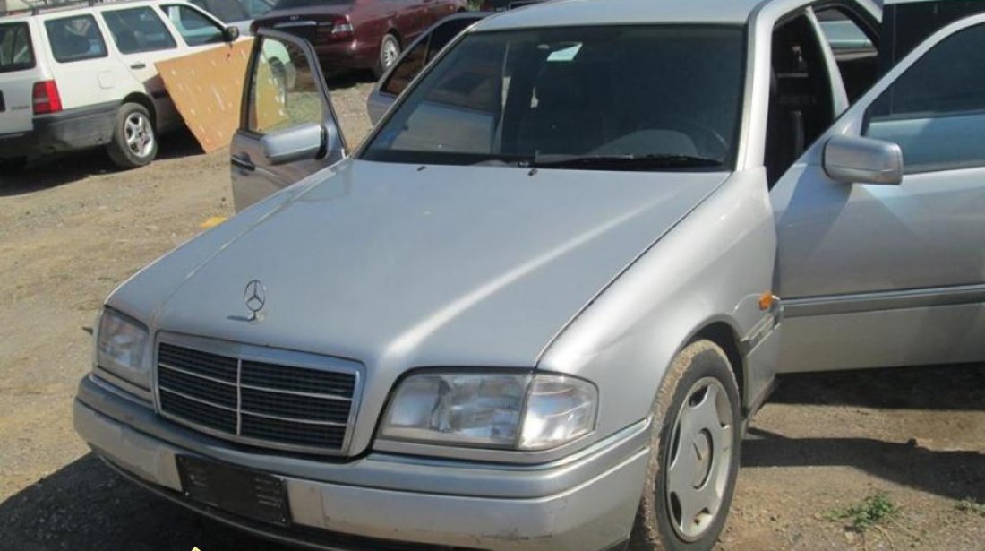 Dezmembrez Mercedes C180