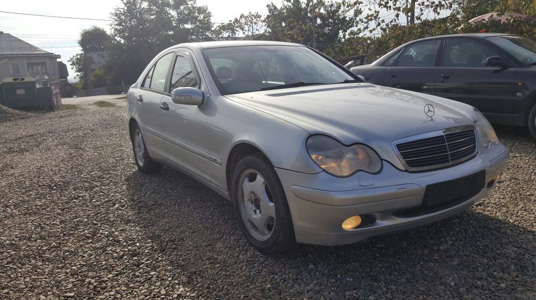 Dezmembrez Mercedes C220 CDI 143 CP manual 6+1 Berlina 2001