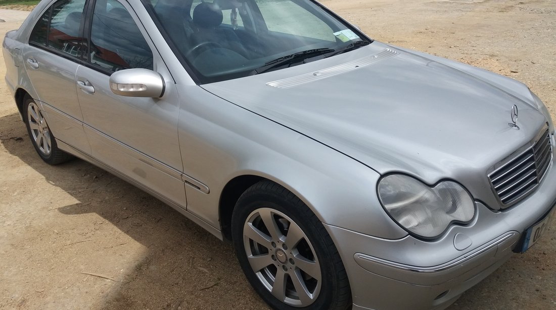 Dezmembrez Mercedes C220 cdi 2003