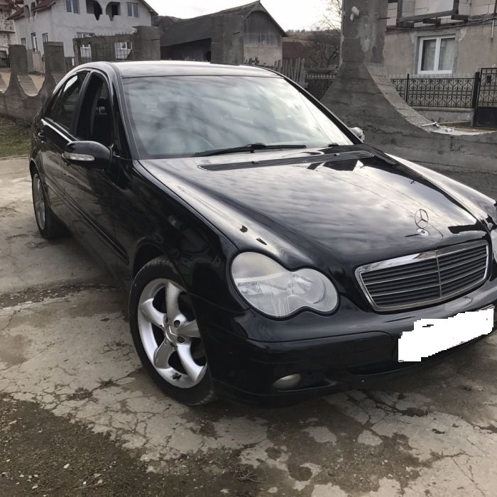 Dezmembrez Mercedes C220 CDI W203