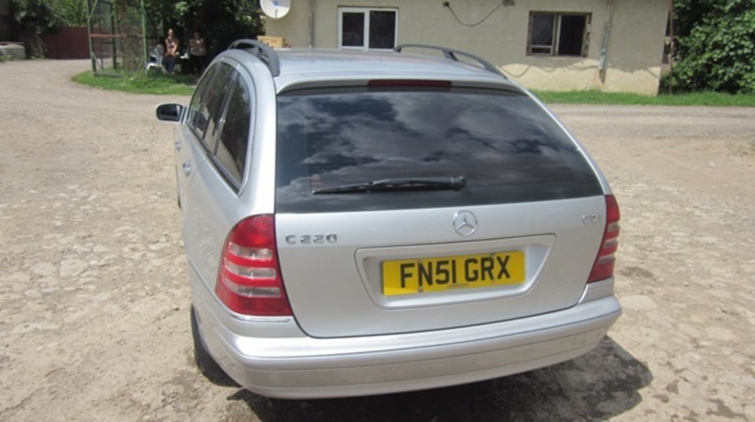 Dezmembrez Mercedes C220 S203