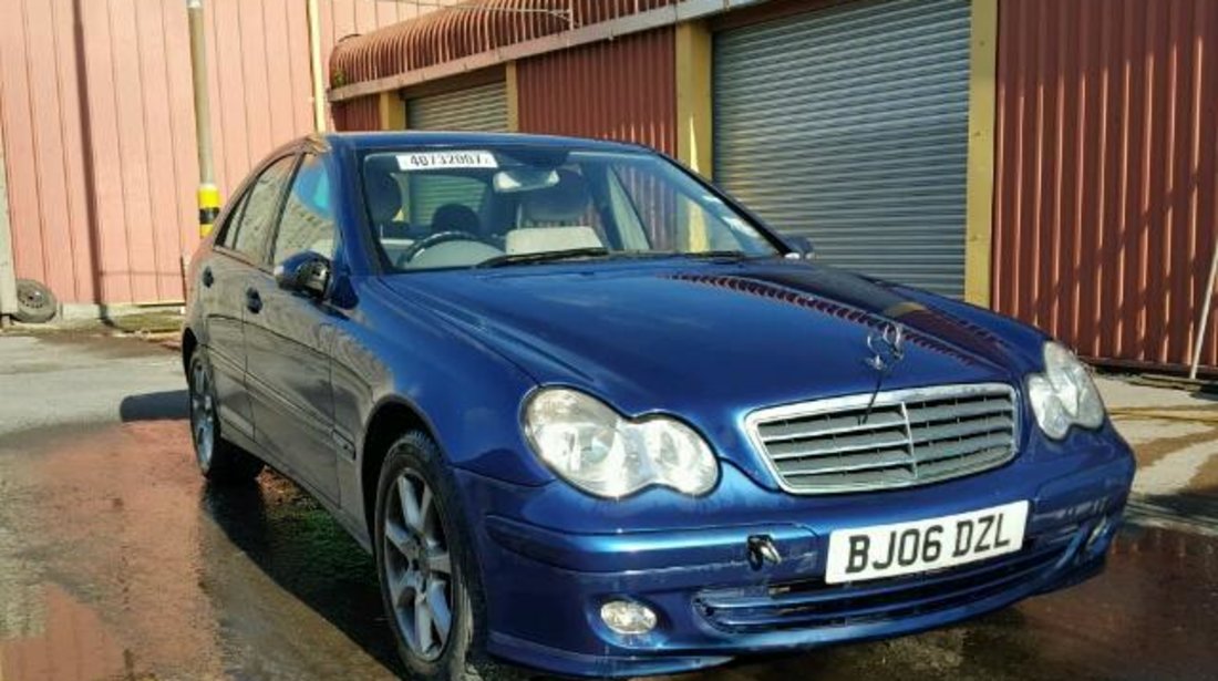 Dezmembrez Mercedes C220 (W203) 2.0diesel