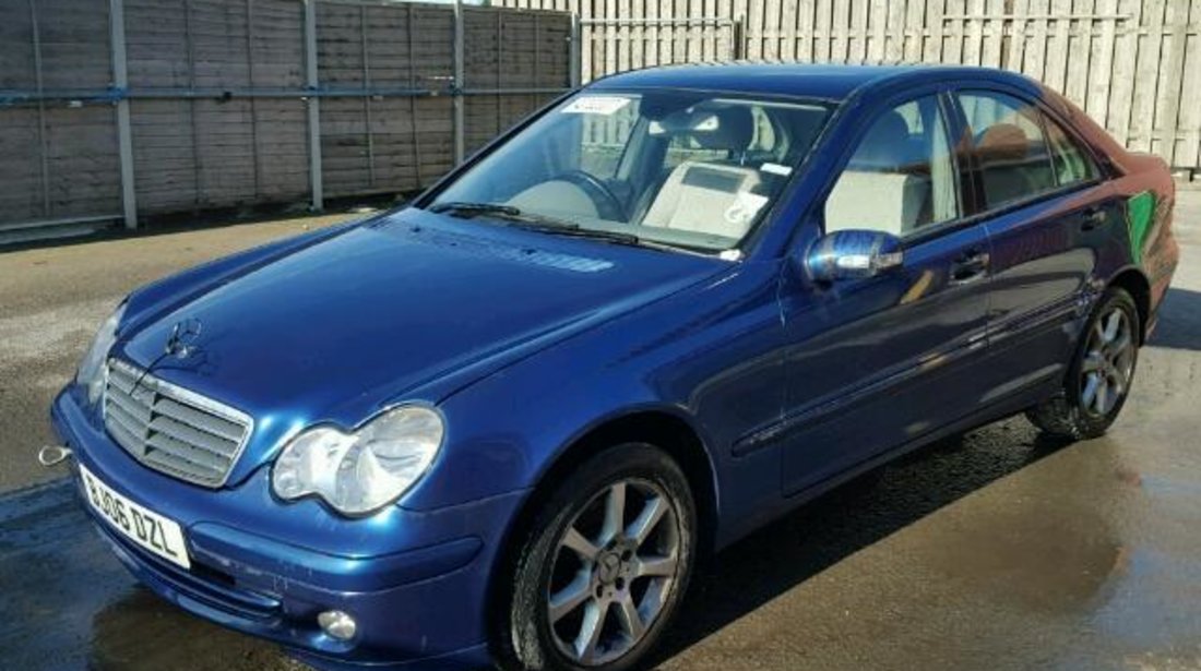 Dezmembrez Mercedes C220 (W203) 2.0diesel