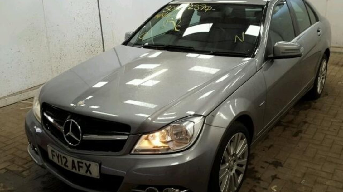 Dezmembrez Mercedes C220d 2012