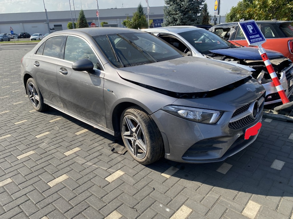 Dezmembrez Mercedes Clasa A sedan (V177) A250E EQ Power 1.3 Hybrid