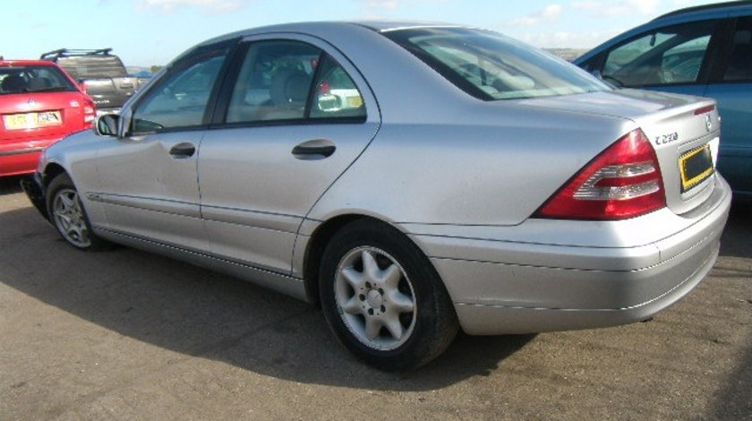 Dezmembrez Mercedes Clasa C (W203), 2.2cdi