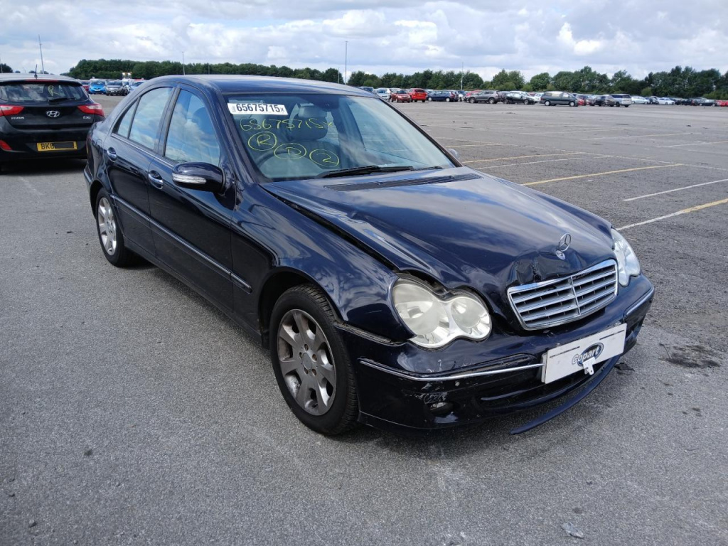 Dezmembrez Mercedes Clasa C (W203) [Fabr 2000-2007]